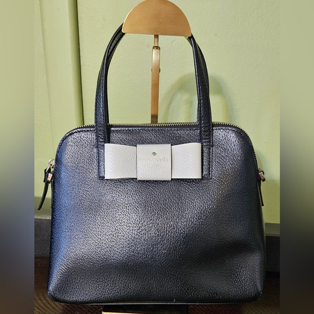 KATE SPADE Classic Handbag Crossbody Black White Bow New without tags